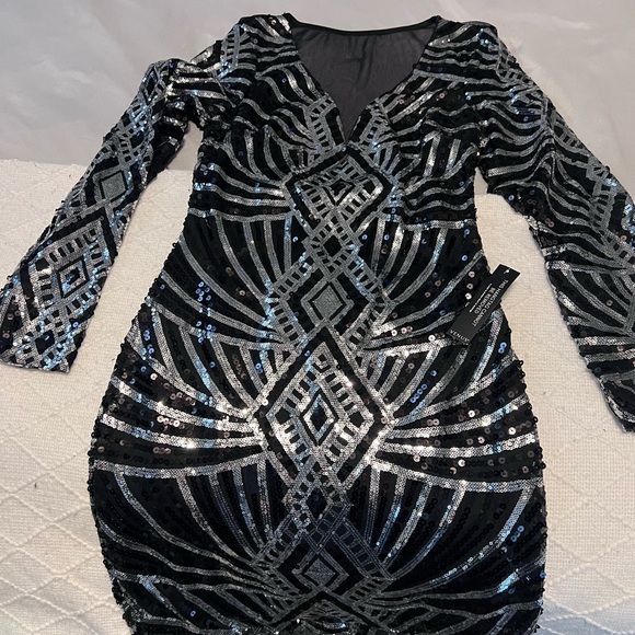 VENUS Dresses & Skirts - VENUS Black and Silver Sequin Dress